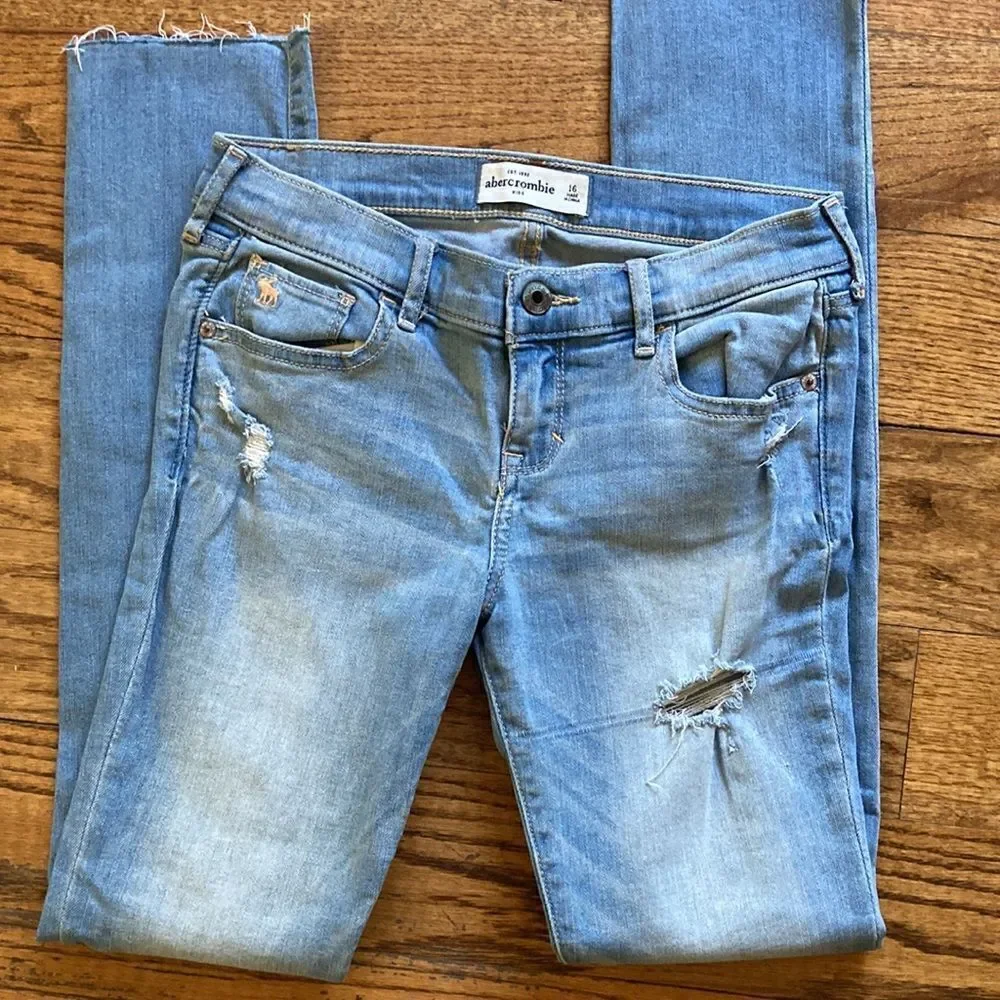 Abercrombie  Kids Light Wash Distressed Skinny Raw Hem Jeans Size 16